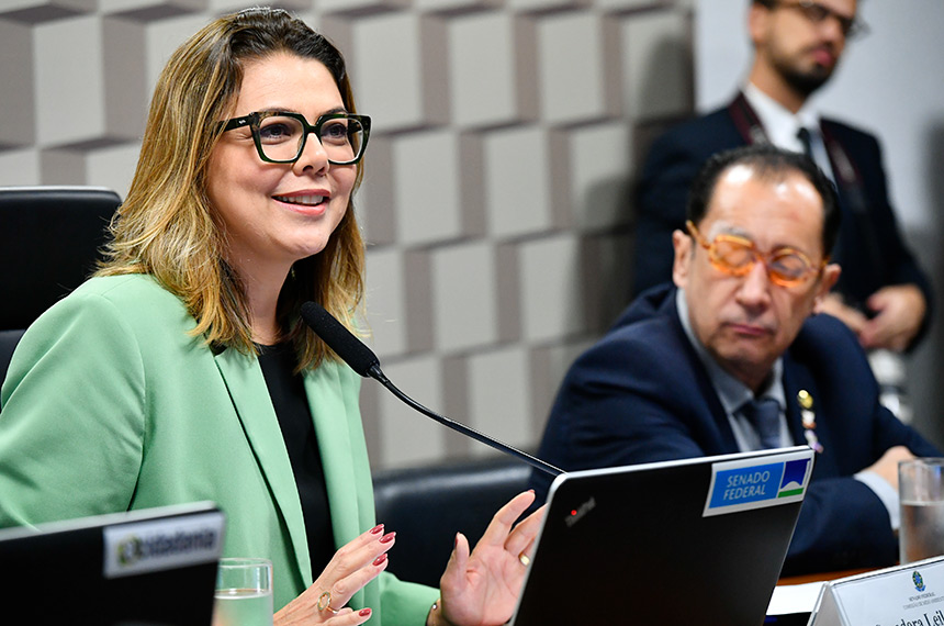 Presidente da CMA, Leila Barros, ao lado de Jorge Kajuru, acolheu pedidos de adiamento de votações - Foto: Geraldo Magela/Agência Senado