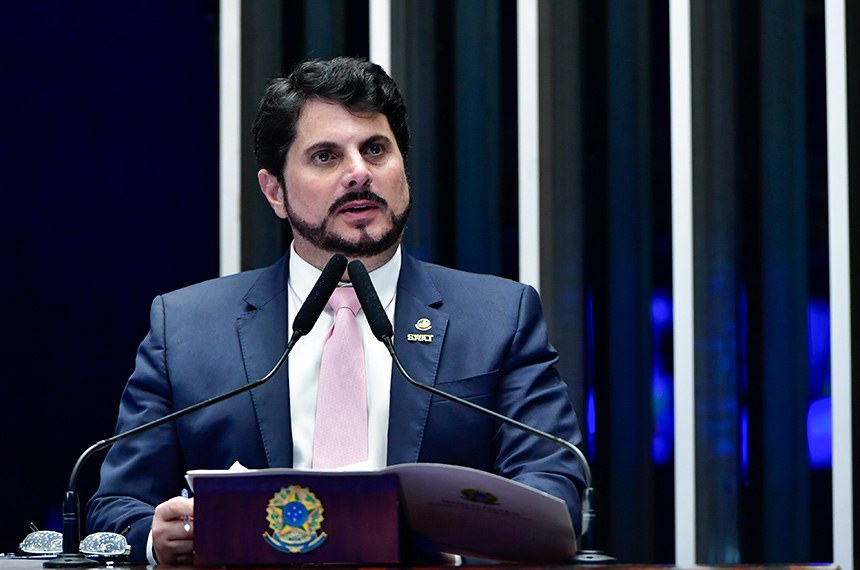 Em discurso, à tribuna, senador Marcos do Val (Podemos-ES). 