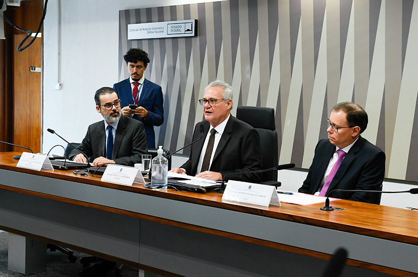 Em pronunciamento, à bancada,