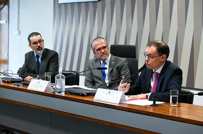 Mesa: 
indicado para exercer o cargo de embaixador do Brasil na República Dominicana, Carlos Luís Dantas Coutinho Perez (MSF 58/2023); 
presidente eventual da CRE, senador Fernando Dueire (MDB-PE); 
indicado para exercer o cargo de embaixador do Brasil no Estado do Kuwait, Rodrigo D’araujo Gabsch (MSF 57/2023) - em pronunciamento.