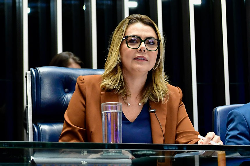 Mesa: 
presidente e requerente desta sessão, senadora Leila Barros (PDT-DF). 