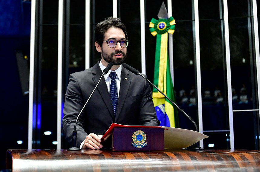 À tribuna, em discurso, promotor de Justiça e assessor de Políticas Institucionais e Parlamentares do Ministério Público do Distrito Federal e Territórios (MPDFT), Ruy Reis Carvalho Neto.