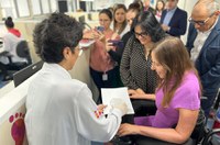 Em visita a instituto especializado, senadoras cobram do governo melhorias na triagem neonatal