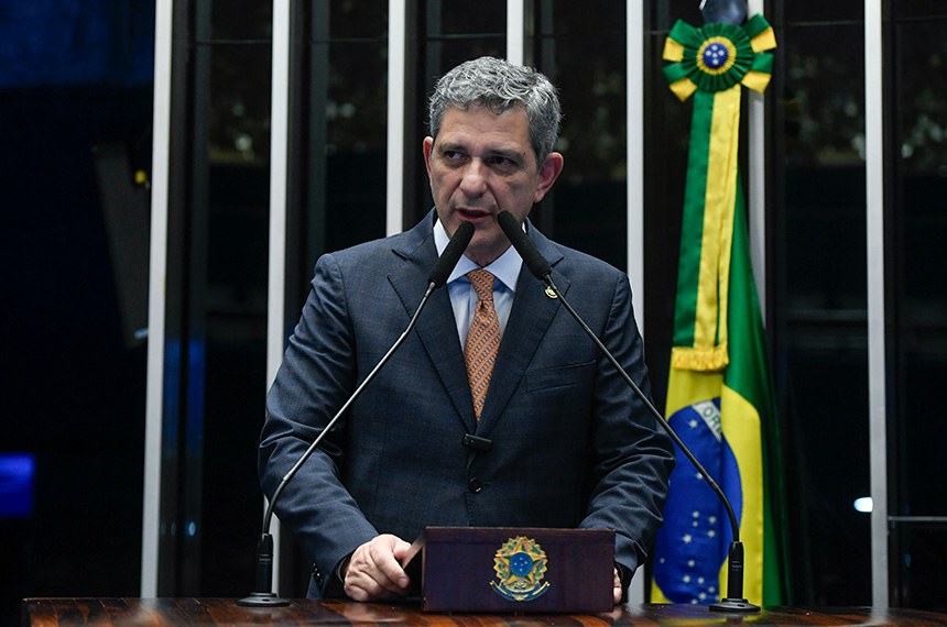 Em discurso, à tribuna, senador Rogério Carvalho (PT-SE).