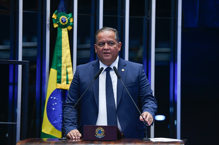 Em discurso, à tribuna, senador Eduardo Gomes (PL-TO).