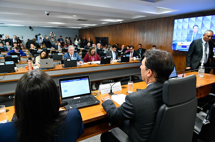 Mesa: 
presidente da CPMI do 8 de Janeiro, deputado Arthur Oliveira Maia (União-BA); 
relatora da CPMI do 8 de Janeiro, senadora Eliziane Gama (PSD-MA).