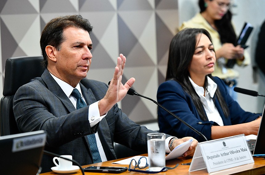 Mesa: 
presidente da CPMI do 8 de Janeiro, deputado Arthur Oliveira Maia (União-BA), em pronunciamento; 
relatora da CPMI do 8 de Janeiro, senadora Eliziane Gama (PSD-MA).