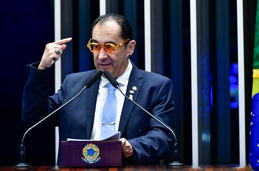 Em discurso, à tribuna, senador Jorge Kajuru (PSB-GO).