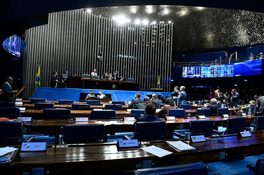 Em discurso, à tribuna, senador Veneziano Vital do Rêgo (MDB-PB). 
  
Mesa:  
presidente do Senado Federal, senador Rodrigo Pacheco (PSD-MG);
líder do governo no Congresso Nacional, senador Randolfe Rodrigues (Rede-AP);
secretário-geral da Mesa do Senado Federal, Gustavo A. Sabóia Vieira.