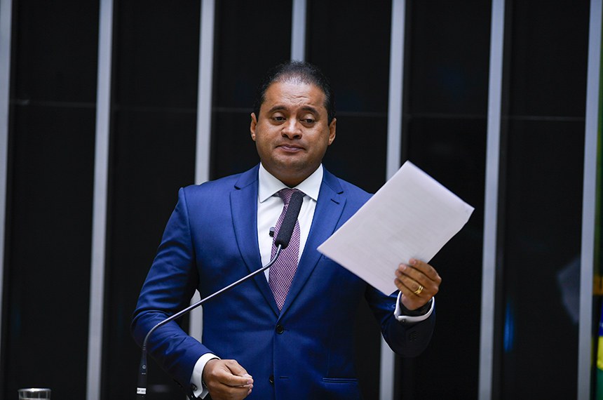 Em discurso, à tribuna, senador Weverton (PDT-MA).