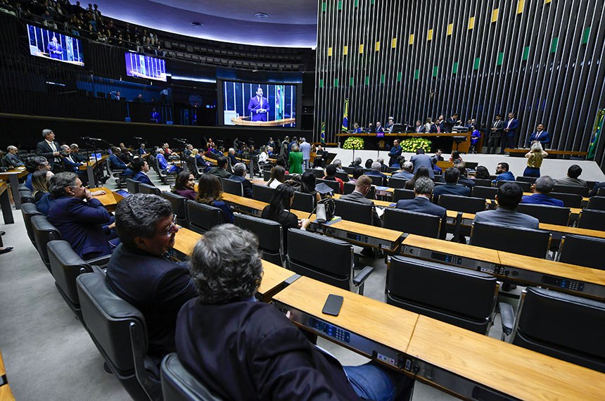 Em discurso, à tribuna, senador Weverton (PDT-MA).