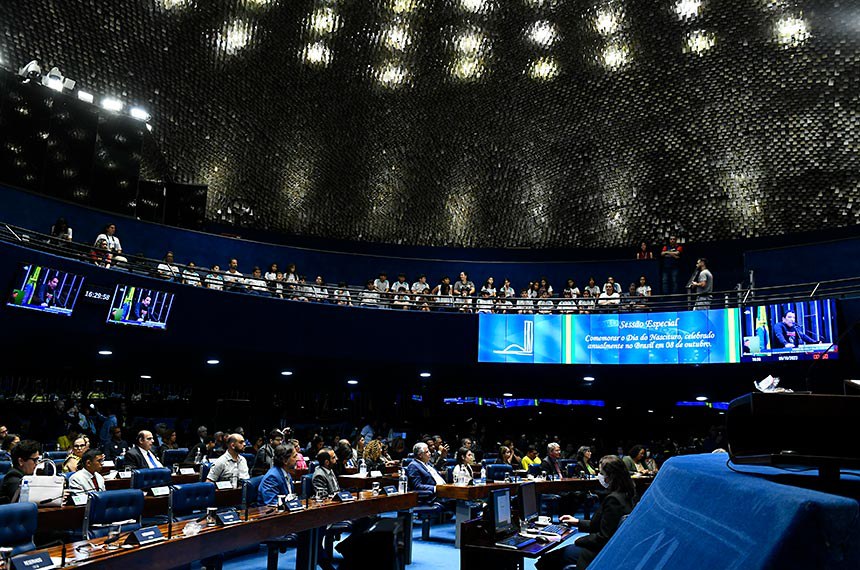 Painel exibe discurso do senador Magno Malta (PL-ES).