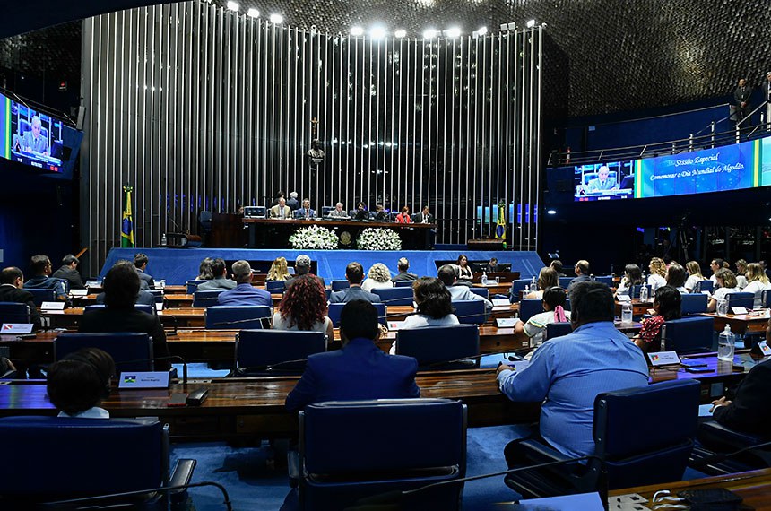 Mesa: 
representante da Organização das Nações Unidas para a Alimentação e a Agricultura (FAO Brasil), Rafael Zavala; 
diretor-executivo da Associação Brasileira dos Produtores de Algodão (Abrapa), Márcio Portocarrero; 
presidente desta sessão, senador Izalci Lucas (PSDB-DF); 
secretário desta sessão; 
diretor-executivo de Governança e Gestão da Empresa Brasileira de Pesquisa Agropecuária (Embrapa), Alderi Emídio de Araújo; 
coordenadora-geral de Pacificação e Comunicação da Agência Brasileira de Cooperação (ABC), ministra Andréia Rigueira; 
representante da Associação Brasileira das Entidades de Assistência Técnica e Extensão Rural, Pesquisa Agropecuária e Regularização Fundiária (Asbraer), Aristeu Chaves. 