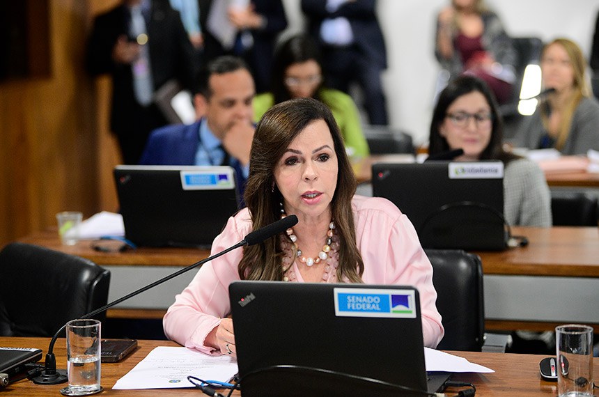 Em pronunciamento, à bancada, vice-presidente da CE, senadora Professora Dorinha Seabra (União-TO).
