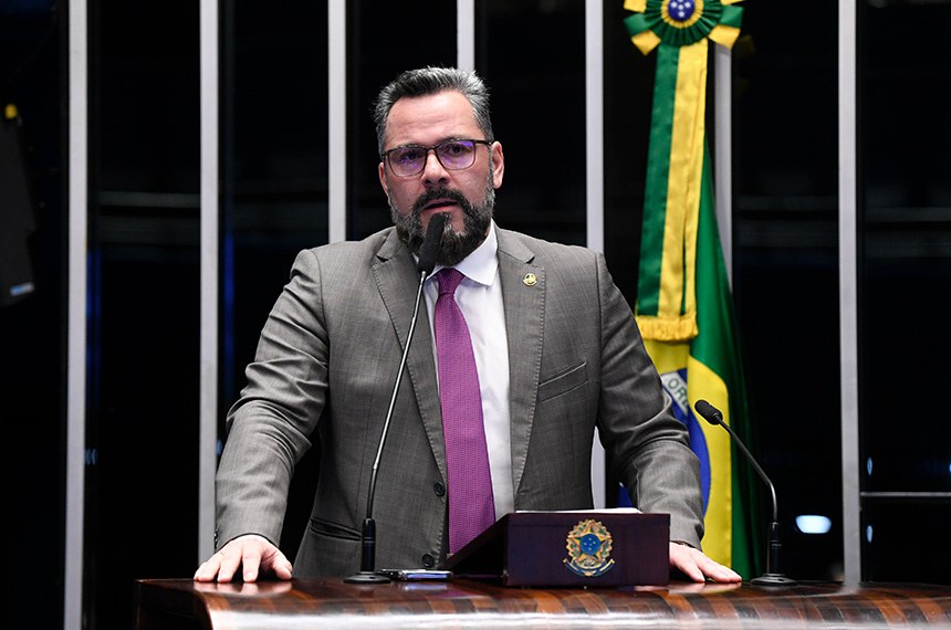 O texto garante recursos do Fundo Nacional de Desenvolvimento da Educação (FNDE) e do Sistema Único de Saúde (SUS) para os empreendimentos considerados prioritários pelos estados e municípios.
  
Em discurso, à tribuna, senador Alan Rick (União-AC).
