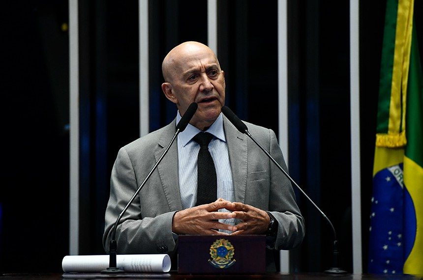 Em discurso, à tribuna, senador Confúcio Moura (MDB-RO).