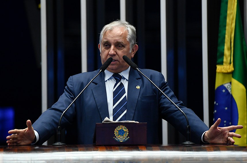 Em discurso, à tribuna, senador Izalci Lucas (PSDB-DF).