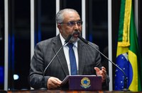 Paim alerta para crise na pecuária leiteira do RS