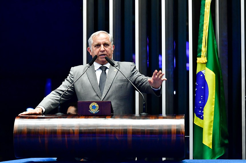 Em discurso, à tribuna, senador Izalci Lucas (PSDB-DF).