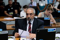 CAS aprova abono do PIS a empregadas e empregados domésticos