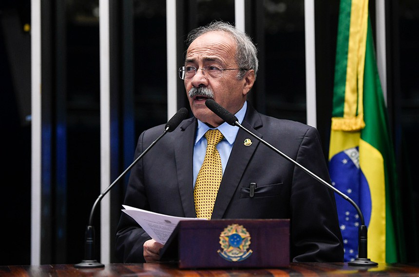 Em discurso, à tribuna, senador Chico Rodrigues (PSB-RR).