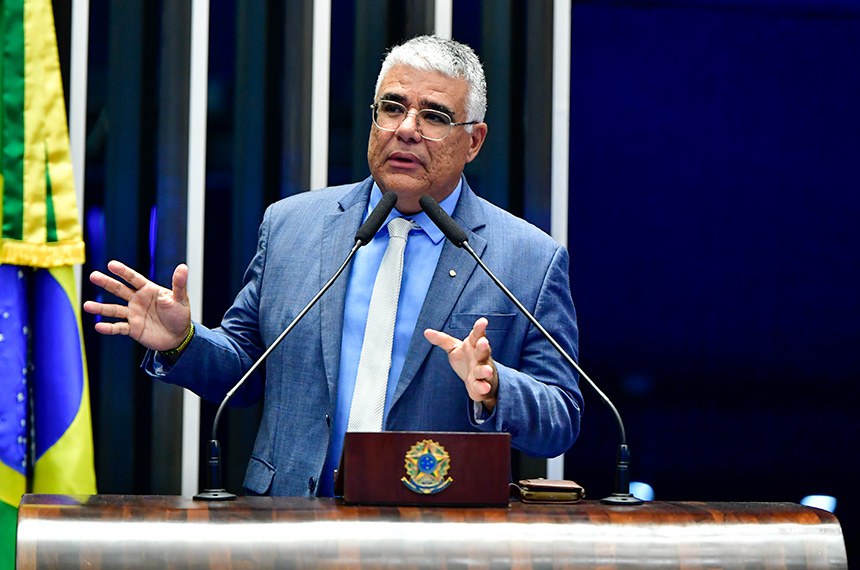 Em discurso, à tribuna, senador Eduardo Girão (Novo-CE).