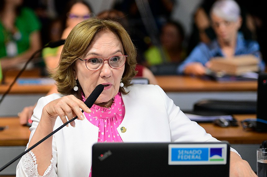 Em pronunciamento, à bancada, senadora Zenaide Maia (PSD-RN). 