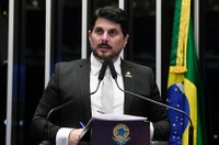 Marcos do Val denuncia uso da PF para perseguir brasileiros de direita
