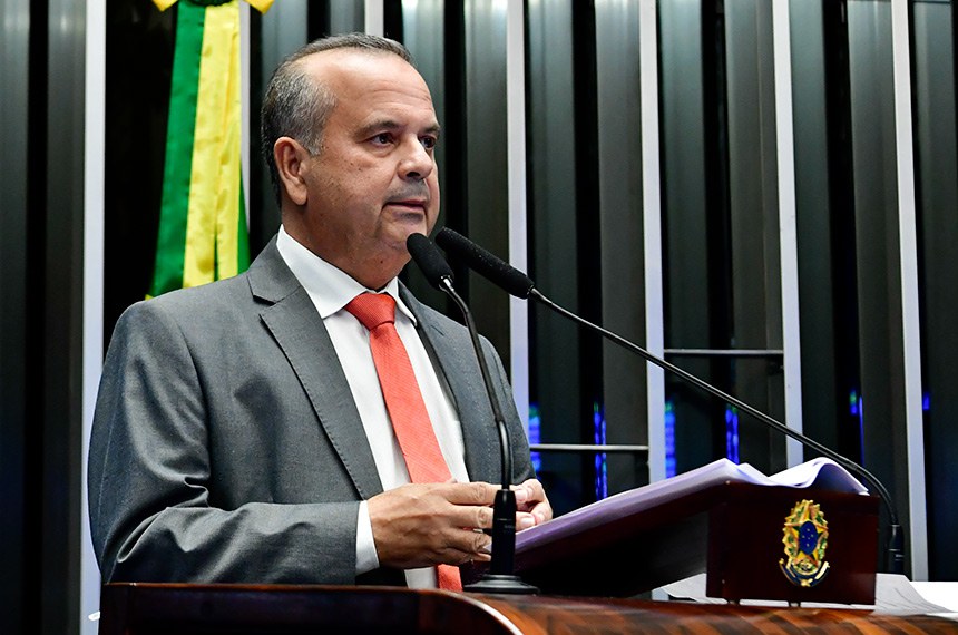 Em discurso, à tribuna, senador Rogerio Marinho (PL-RN).