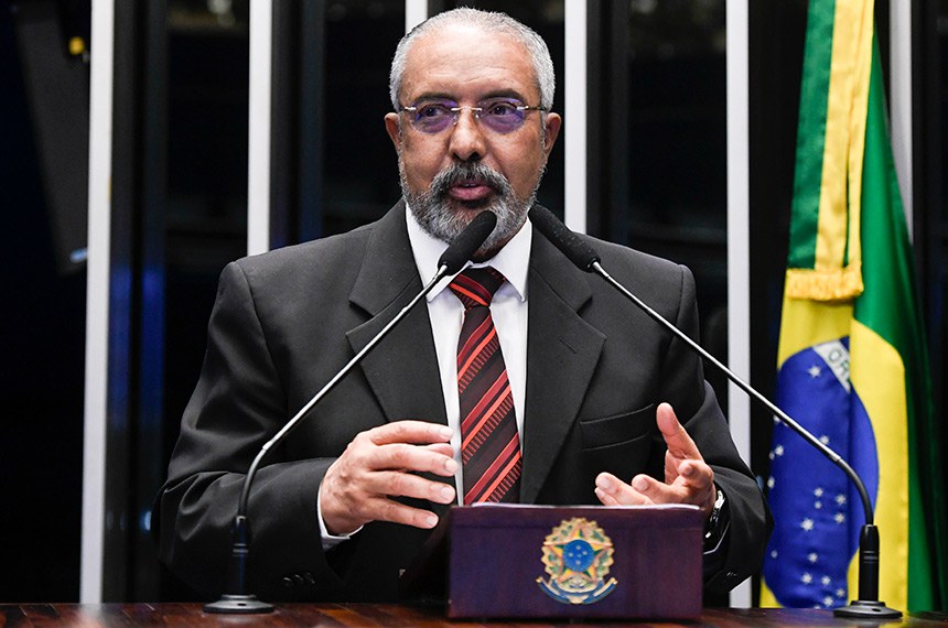 Em discurso, à tribuna, senador Paulo Paim (PT-RS).