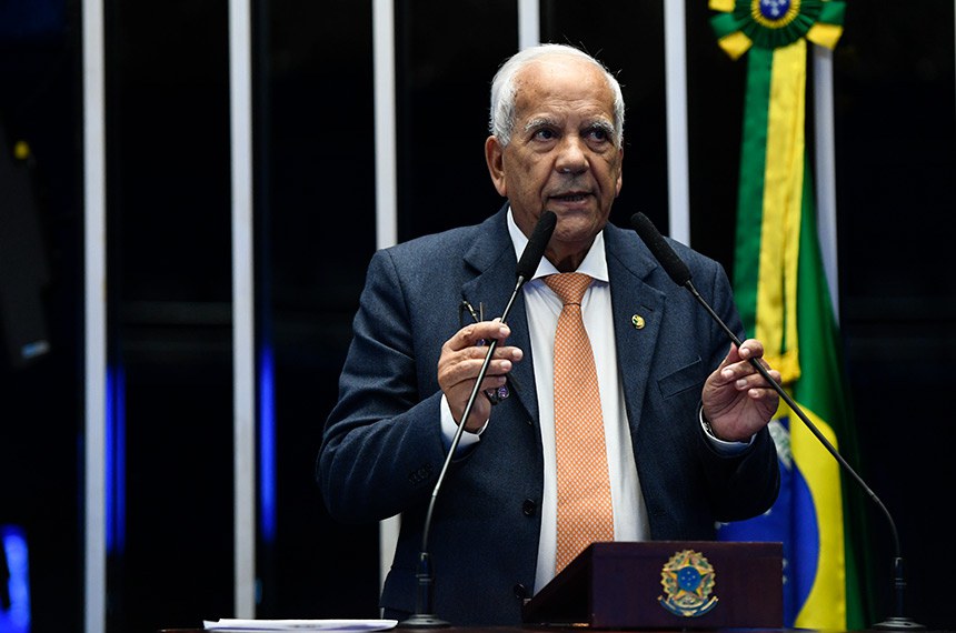 À tribuna, em discurso, autor da PEC 8/2021 e requerente desta sessão, senador Oriovisto Guimarães (Podemos-PR). 