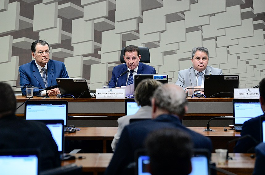 Mesa:
senador Eduardo Braga (MDB-AM);
presidente da CAE, senador Vanderlan Cardoso (PSD-GO).
coordenador do Grupo de Trabalho da Reforma Tributária, senador Efraim Filho (União-PB).