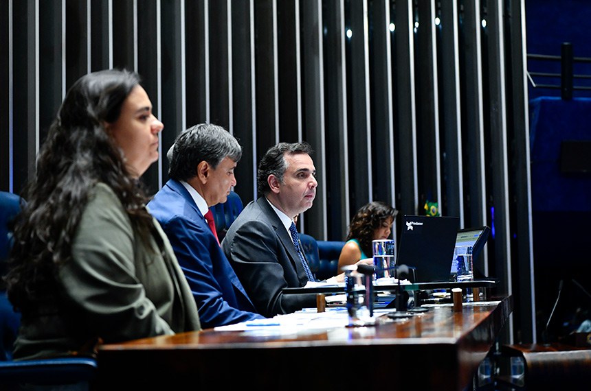 Mesa: 
diretora do Departamento de Inclusão Produtiva e Inovações da Secretaria Nacional de Pesca Artesanal do Ministério da Pesca e Aquicultura, Natália Tavares de Azevedo;
ministro do Desenvolvimento e Assistência Social, Família e Combate à Fome, Wellington Dias;
presidente do Senado Federal e requerente desta sessão, senador Rodrigo Pacheco (PSD-MG);
secretária-geral adjunta da Mesa do Senado Federal, Sabrina Silva Nascimento;
secretária de Inovação, Desenvolvimento Sustentável, Irrigação e Cooperativismo do Ministério da Agricultura e Pecuária, Renata Miranda.