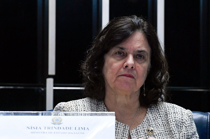 Mesa:
ministra de Estado da Saúde, Nísia Trindade.