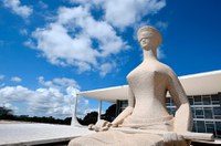 Plenário começa análise de PEC que limita decisões monocráticas no STF