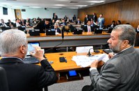 Senadores pedem ao ministro da Previdência redução de filas por perícias