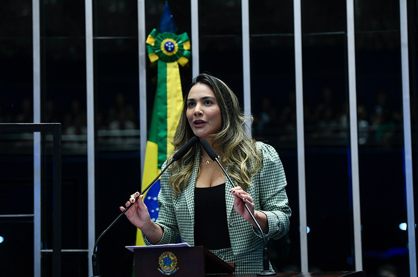 Em discurso, à tribuna, senadora Ana Paula Lobato (PSB-MA).