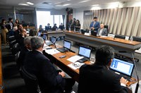 CI aprova homenagens a ex-governador e empresário em trechos de rodovias