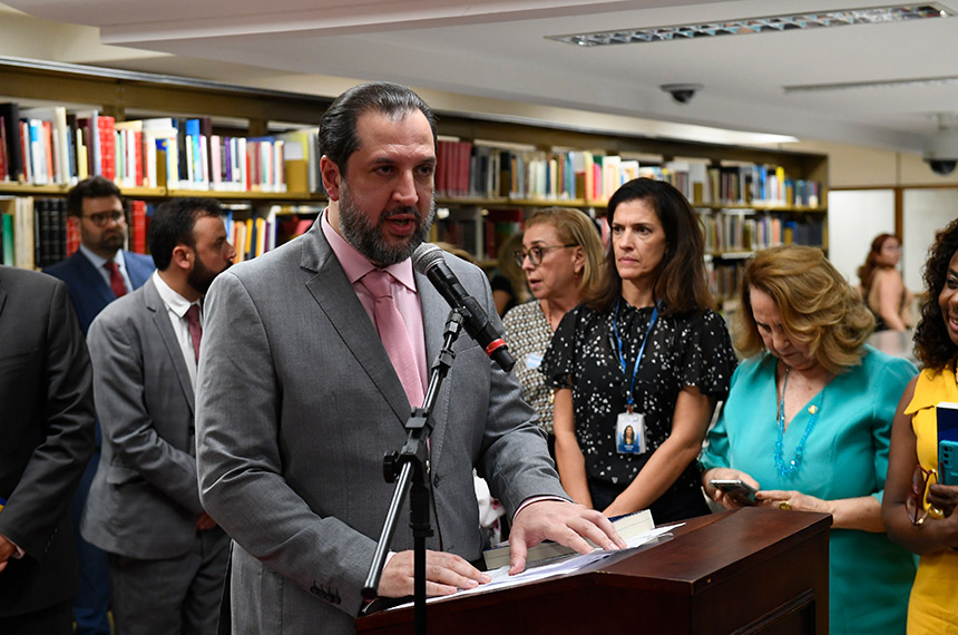 Fernando Guimarães Rodrigues foi o responsável pela organização dos artigos - Foto: Marcos Oliveira/Agência Senado