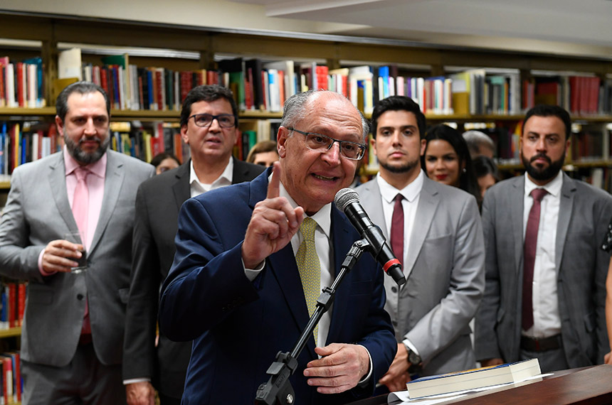 O lançamento do livro teve a presença do vice-presidente da República, Geraldo Alckmin credito=