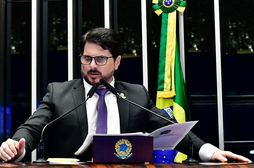 Em discurso, à tribuna, senador Marcos do Val (Podemos-ES).