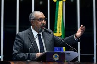 Paim celebra aprovação da revisão da Lei de Cotas