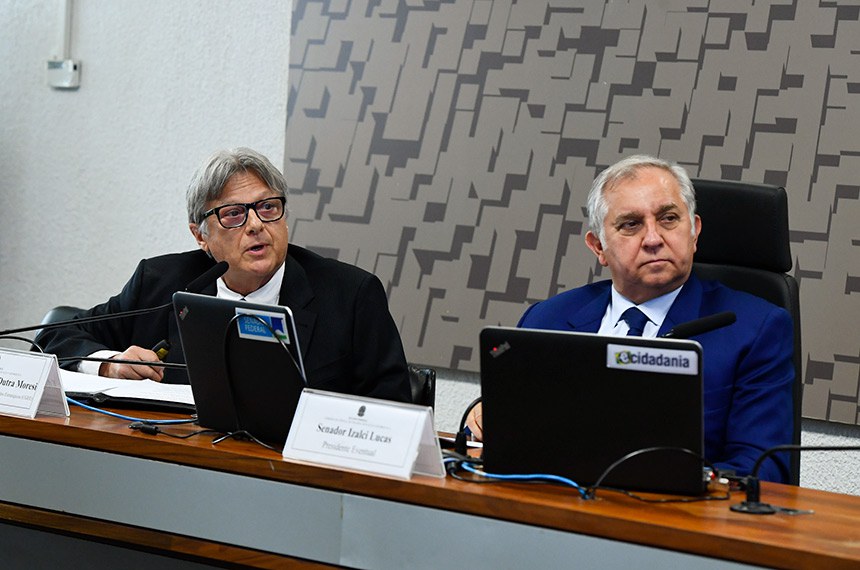 Mesa:
assessor técnico do Centro de Gestão e Estudos Estratégicos (CGEE), Eduardo Amadeu Dutra Moresi;
requerente desta audiência, senador Izalci Lucas (PSDB-DF).