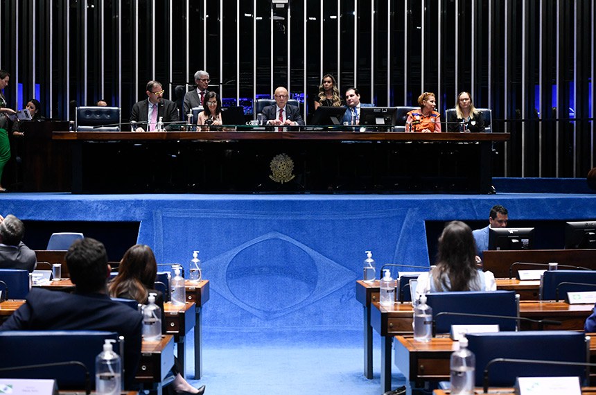 Mesa: 
diretor do Instituto Nacional de Pesquisas Espaciais (Inpe), Clézio Marcos de Nardin; 
secretária de Políticas e Programas Estratégicos do Ministério da Ciência, Tecnologia e Inovação, Márcia Cristina Bernardes Barbosa;
presidente desta sessão, senador Esperidião Amin (PP-SC);
secretário desta sessão;
coordenadora de monitoramento da Secretaria Nacional de Proteção e Defesa Civil do Ministério da Integração e do Desenvolvimento Regional (MIDR), Rosane Duque Estrada Vieira;
secretária de Articulação Nacional do Governo de Santa Catarina, Vânia Franco.