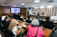 Metas abusivas levam bancários a doenças mentais, aponta debate