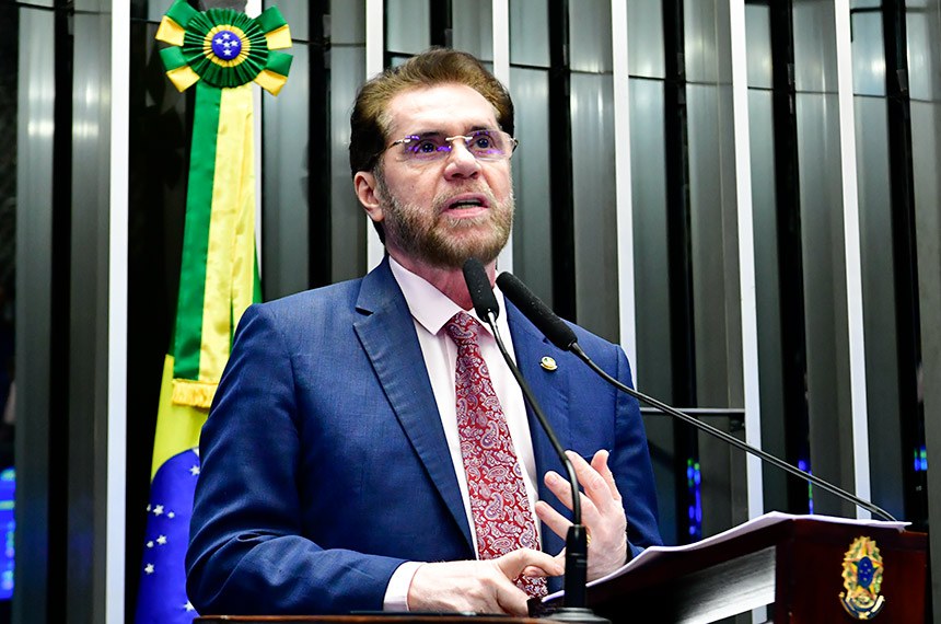 Em discurso, à tribuna, senador Plínio Valério (PSDB-AM).