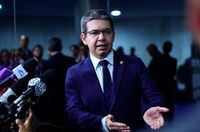 Projeto que tributa investimento em offshores deve tramitar na CAE, diz Randolfe