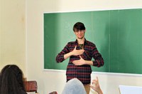 Sancionada inclusão do guia-intérprete na lei que regula função de tradutor de Libras