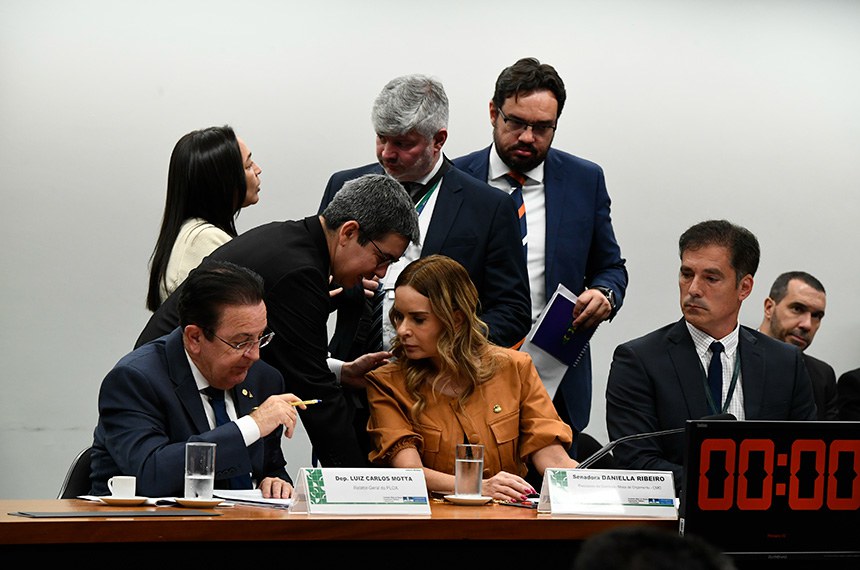 Participam:
deputado Luiz Carlos Motta (PL-SP); 
presidente da CMO, senadora Daniella Ribeiro (PSD-PB);
secretário da comissão, Walbinson Tavares de Araújo;
senadora Eliziane Gama (PSD-MA); 
líder do governo no Congresso Nacional, senador Randolfe Rodrigues (Rede-AP).
