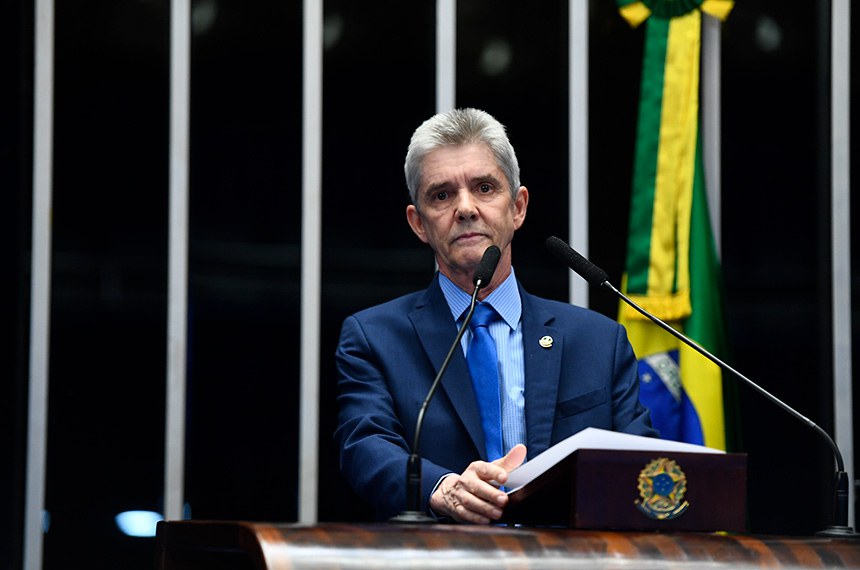 Em discurso, à tribuna, senador Jaime Bagattoli (PL-RO).